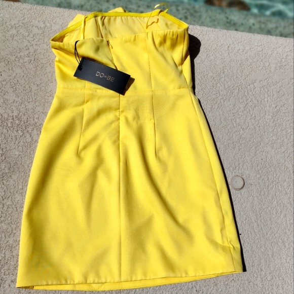 Do+Be Strapless yellow mini with gorgeous flower adornment - Picture 4 of 5